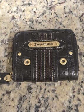 VINTAGE Juicy Couture Black Leather Zip Wallet with Gold Hardware